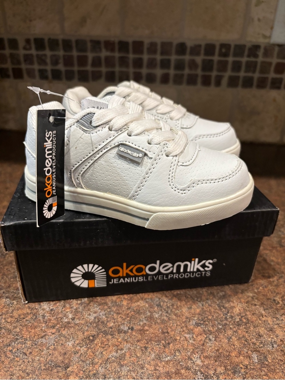 Akademiks Kids White Low-Top Lace Sneakers